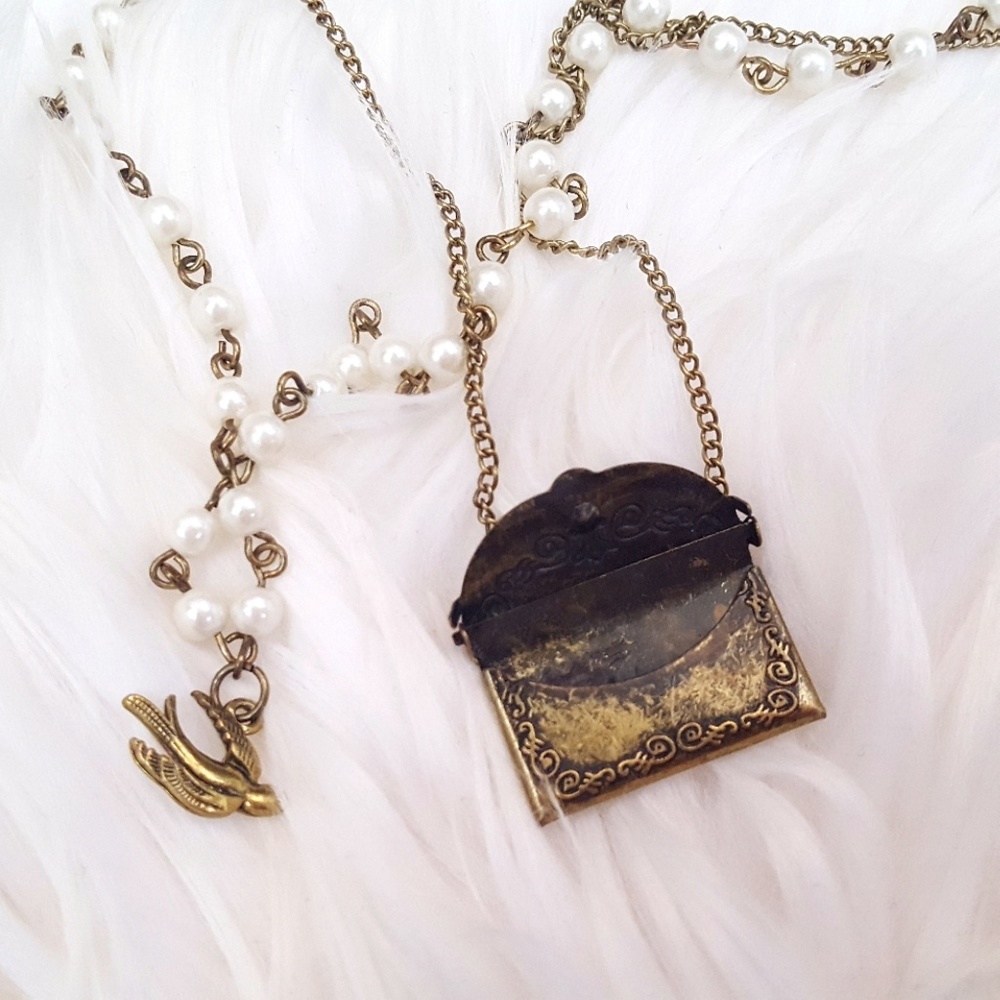 Vintage Style Envelope / Bird Pearl Necklace - Picture 2 of 4
